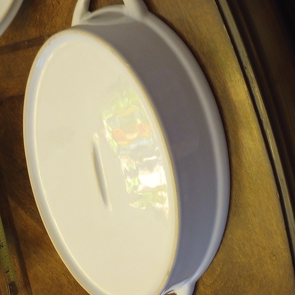 White Stoneware Oval Covered Casserole 🌲 - Picture 8 of 10